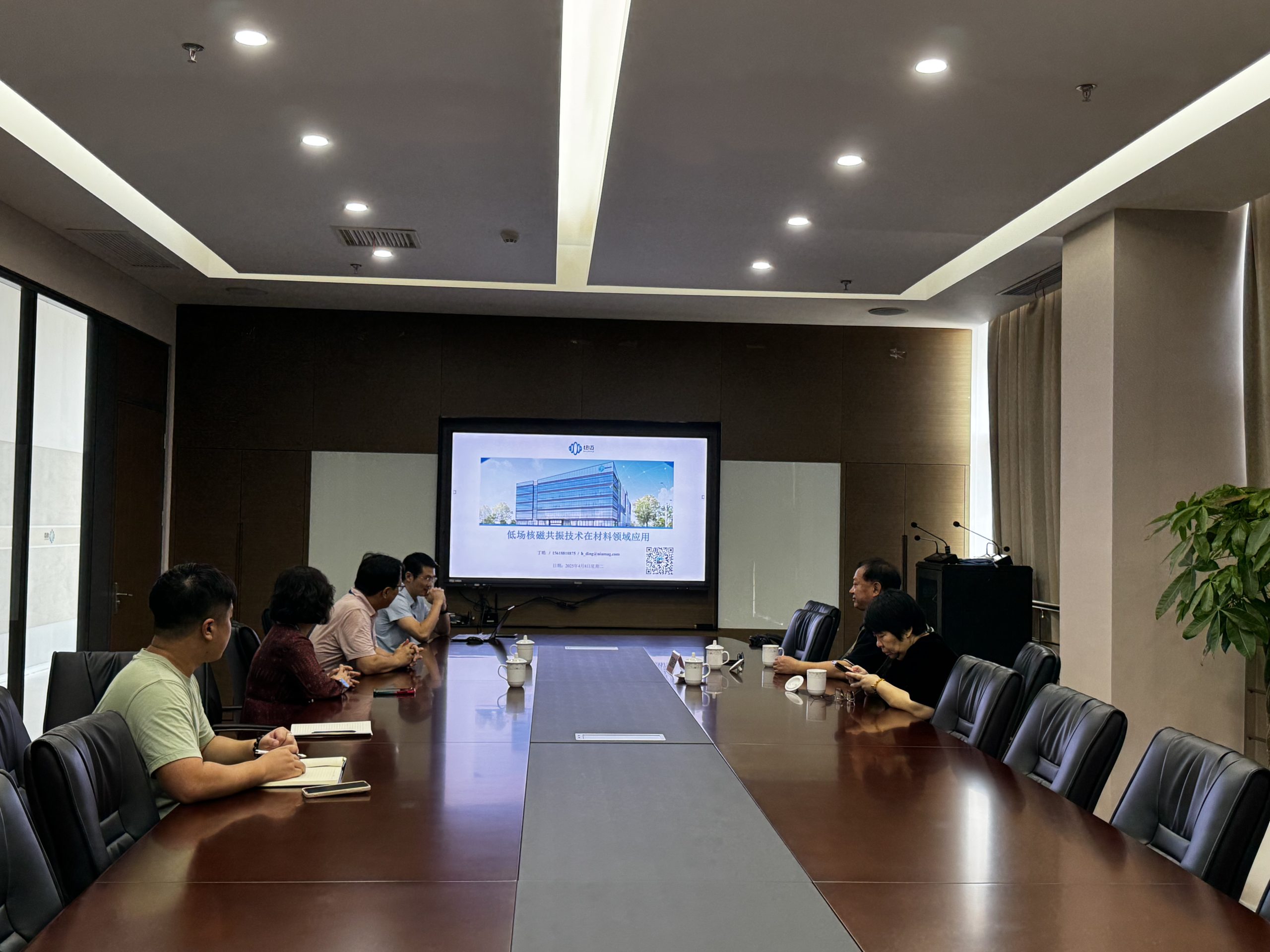 中国科学院江雷院士莅临MK体育(中国)官方网站考察指导！